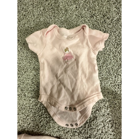 Large Lot Of Newborn Size Baby Girls Clothing Lot  0-3 Months. Baby Gap Etc EUC! - Picture 6 of 10